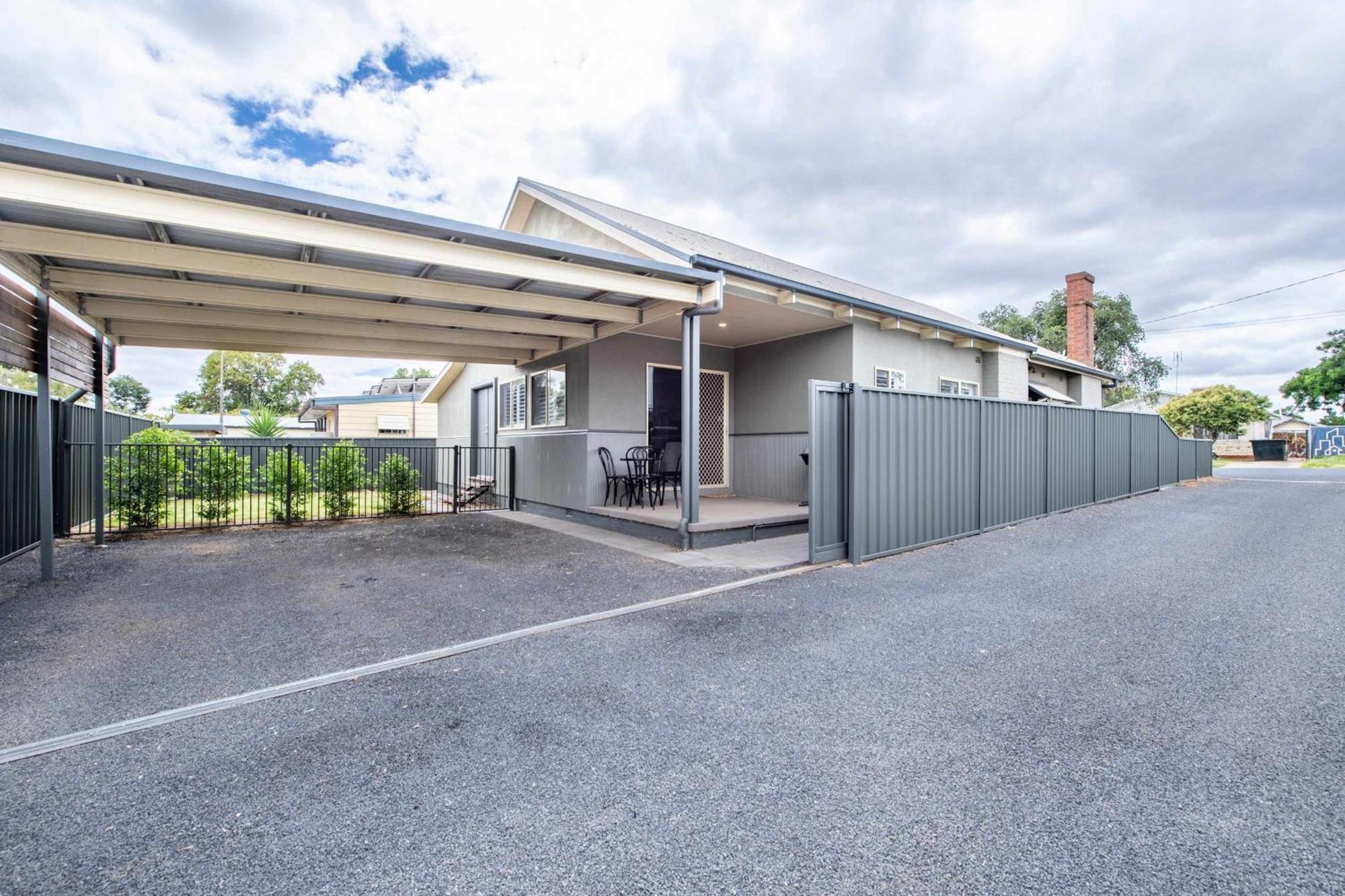 South Dubbo Hideaway - Pet Friendly Βίλα Εξωτερικό φωτογραφία