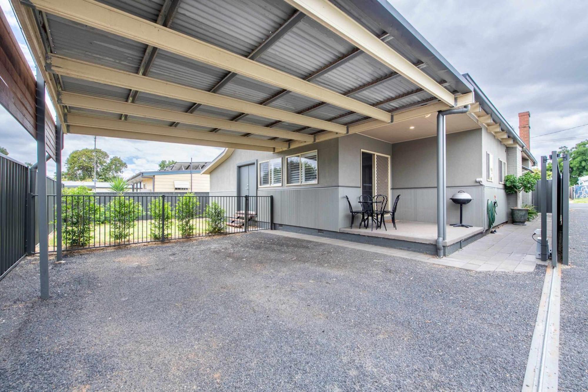 South Dubbo Hideaway - Pet Friendly Βίλα Εξωτερικό φωτογραφία